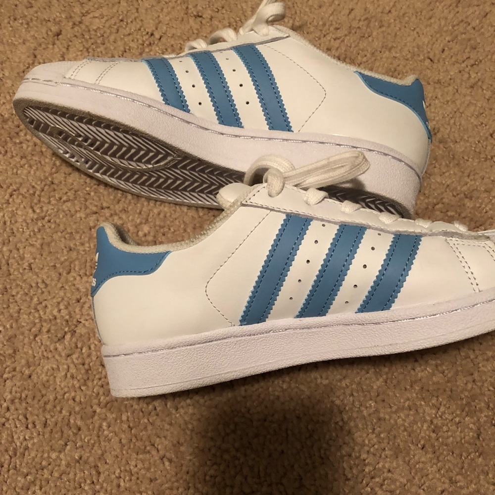 Shell Head Adidas - image 3